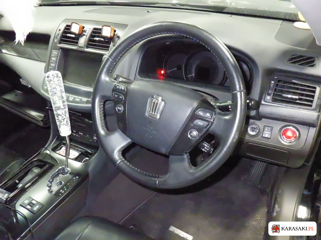 Toyota Crown 4D Athlete 5