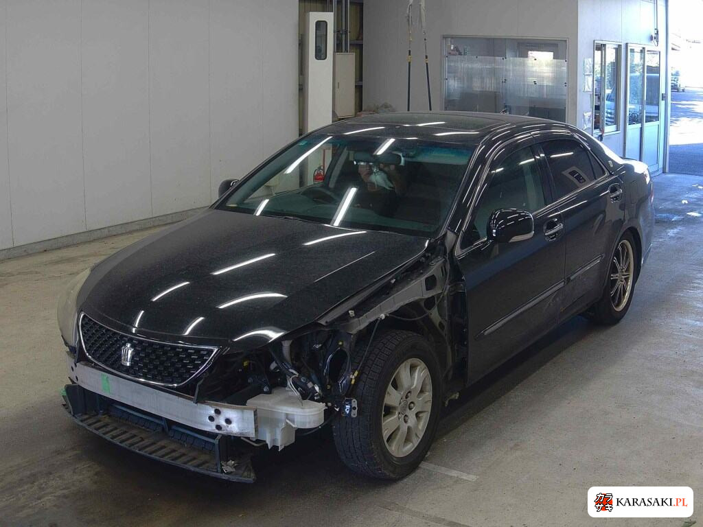 Toyota Crown 4D Athlete 3
