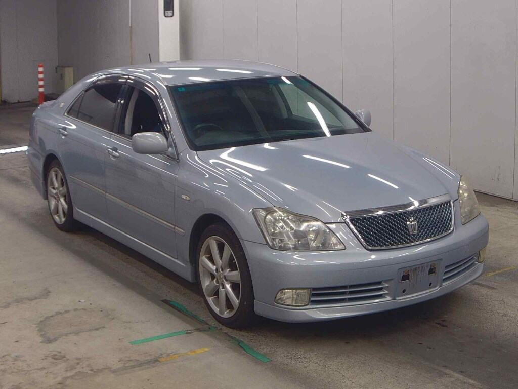 Toyota Crown 2004 z aukcji japońskiej