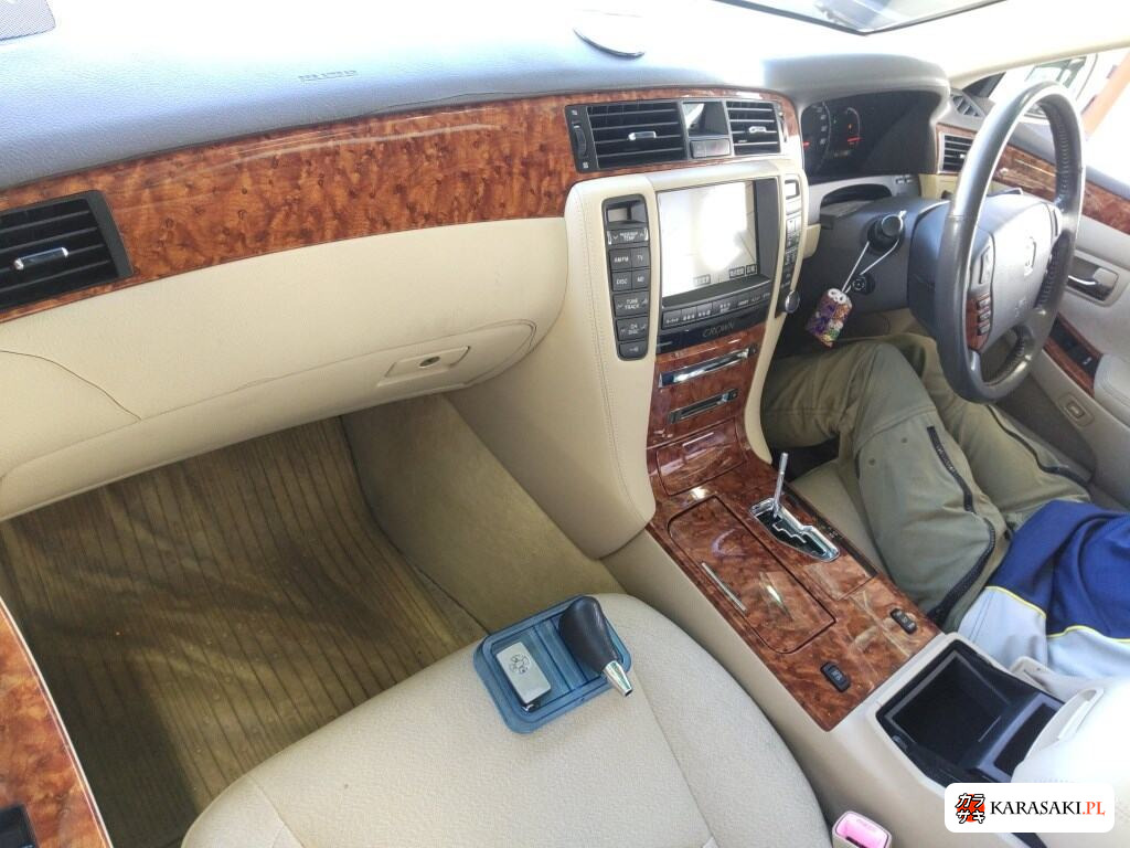 2005 Toyota Crown 4D Royal Saloon 5