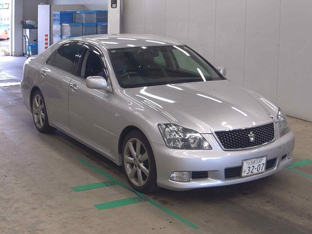 Toyota Crown 2006 z aukcji japońskiej