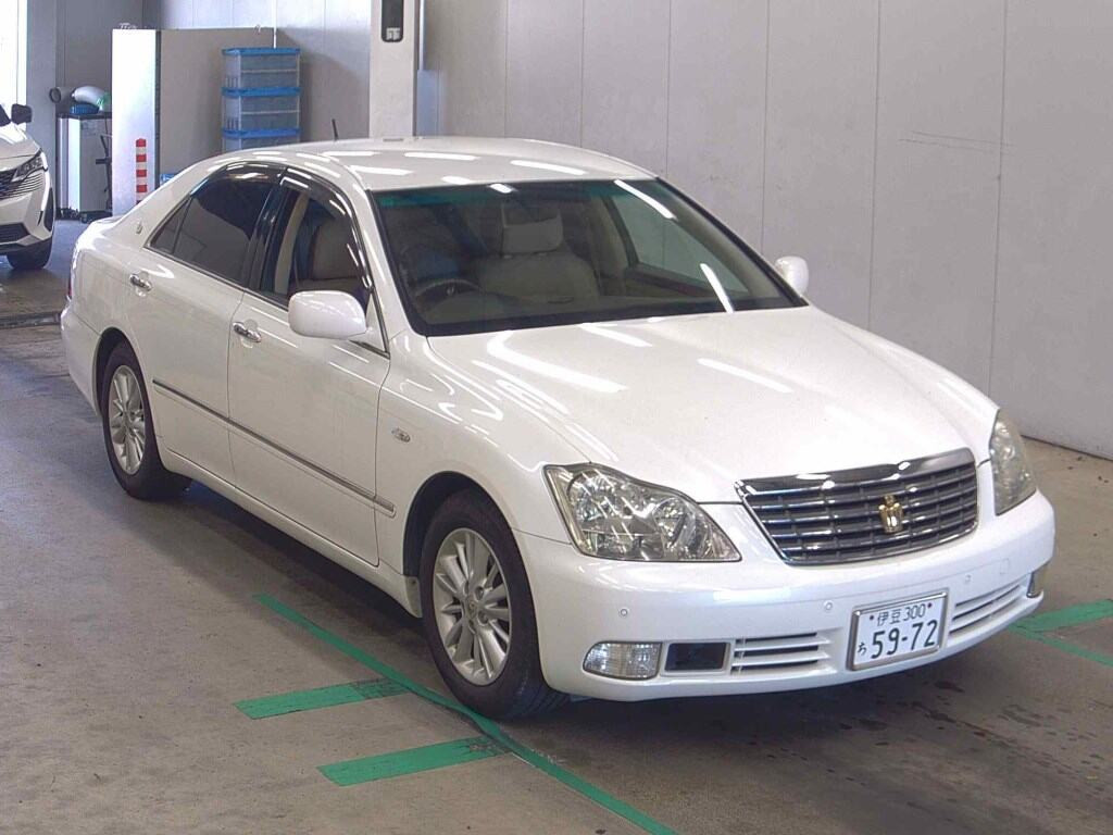 Toyota Crown 2005 z aukcji japońskiej