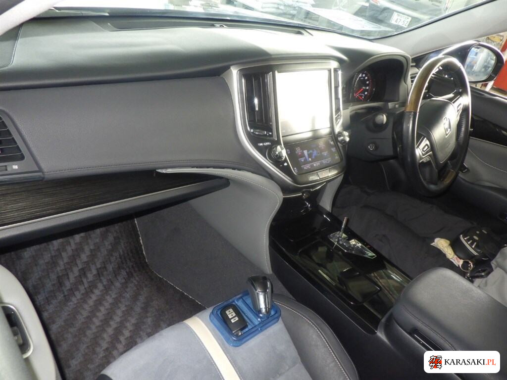 Toyota Crown 2017 z aukcji japońskiej