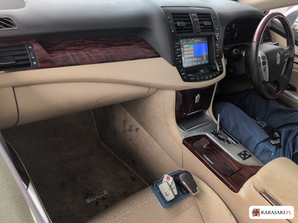 Toyota Crown 2013 z aukcji japońskiej