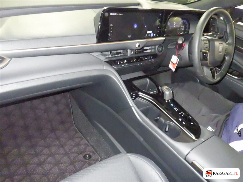 Toyota Crown Crossover 2025 z aukcji japońskiej