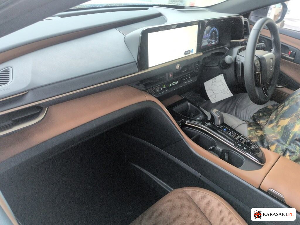 Toyota Crown Estate 2025 z aukcji japońskiej