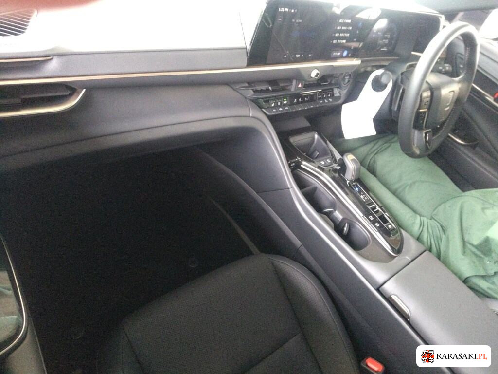 Toyota Crown Estate 2025 z aukcji japońskiej