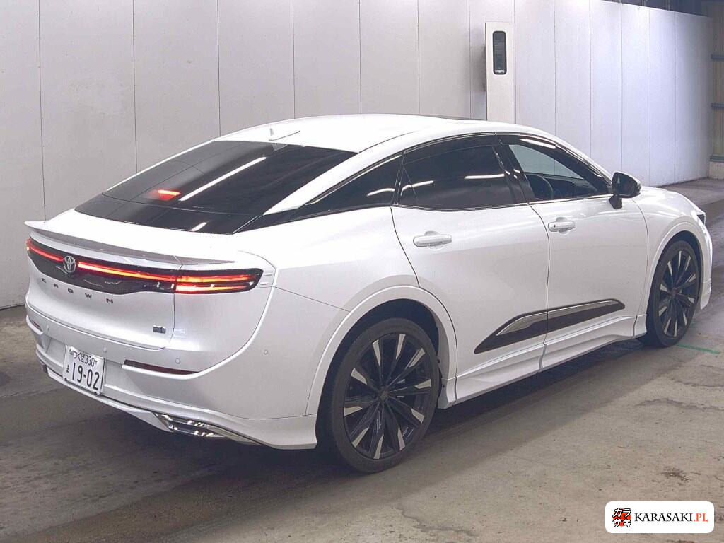Toyota Crown Crossover 2023 z aukcji japońskiej