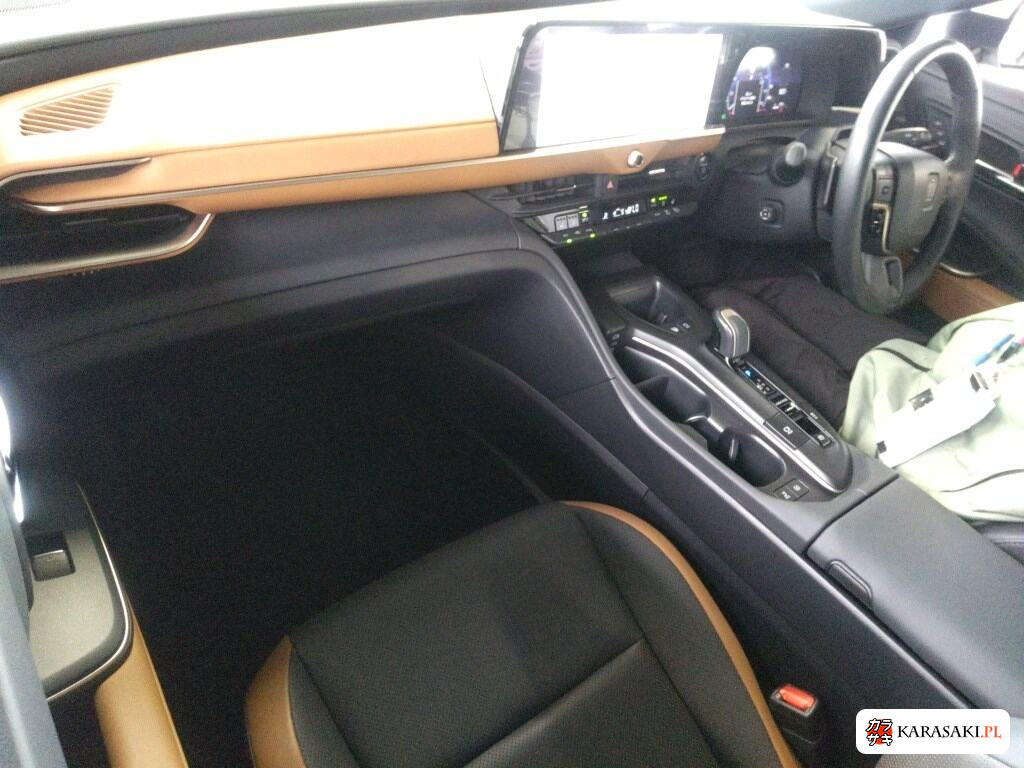 Toyota Crown Crossover 2023 z aukcji japońskiej