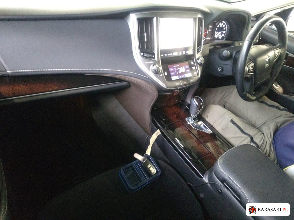 Toyota Crown 2017 z aukcji japońskiej