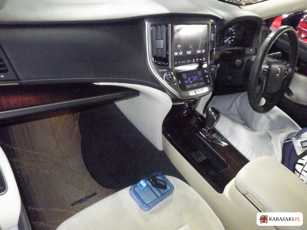 Toyota Crown 2016 z aukcji japońskiej