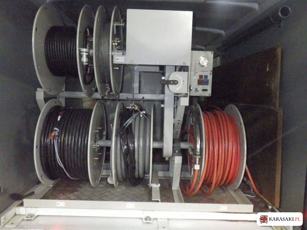Nissan AKR81EAV 2004 z aukcji japońskiej