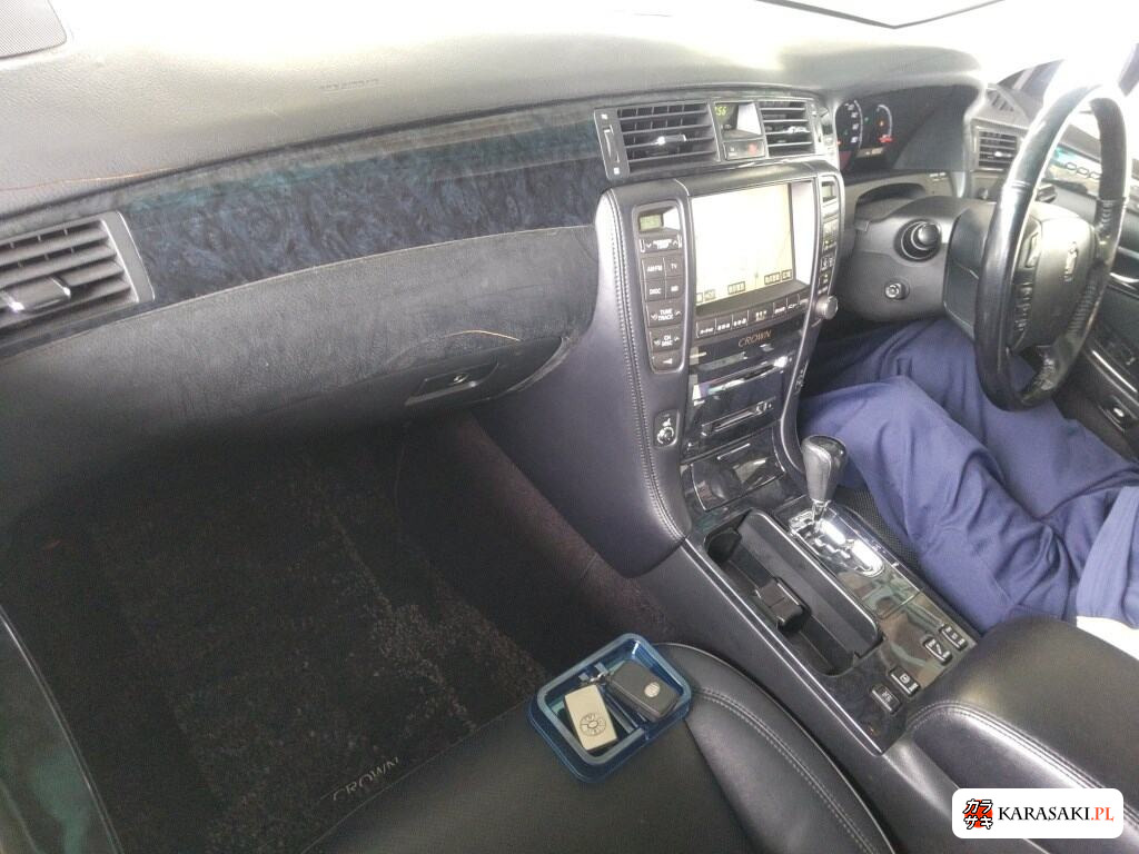 Toyota Crown 2005 z aukcji japońskiej