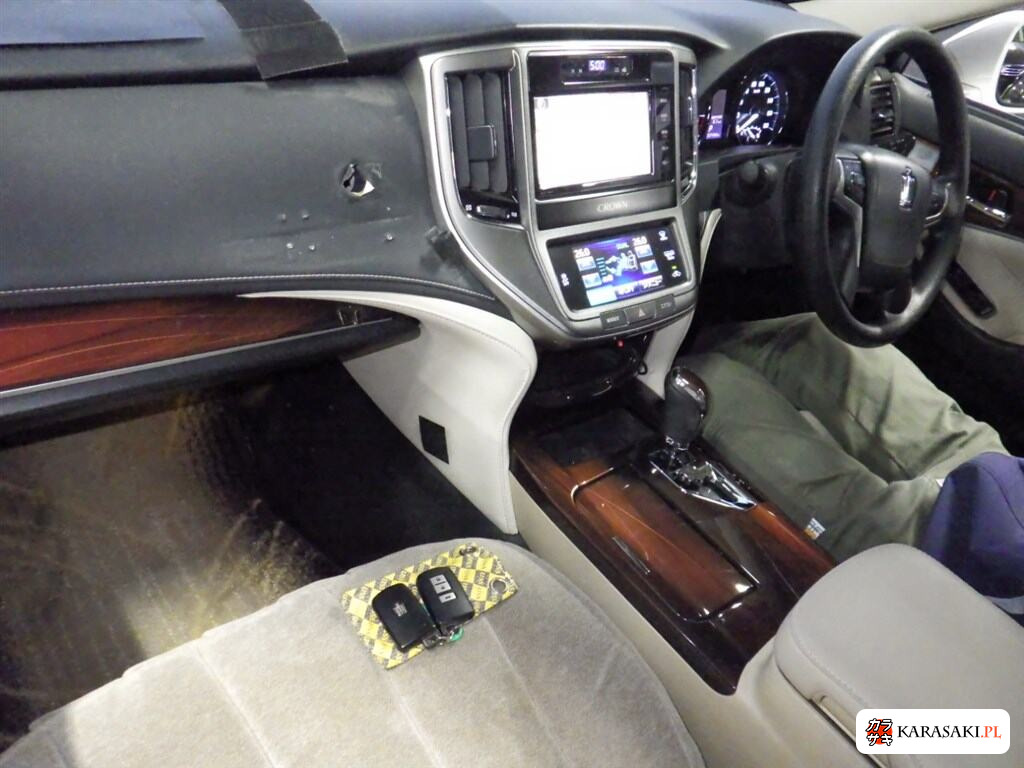 Toyota Crown 2014 z aukcji japońskiej