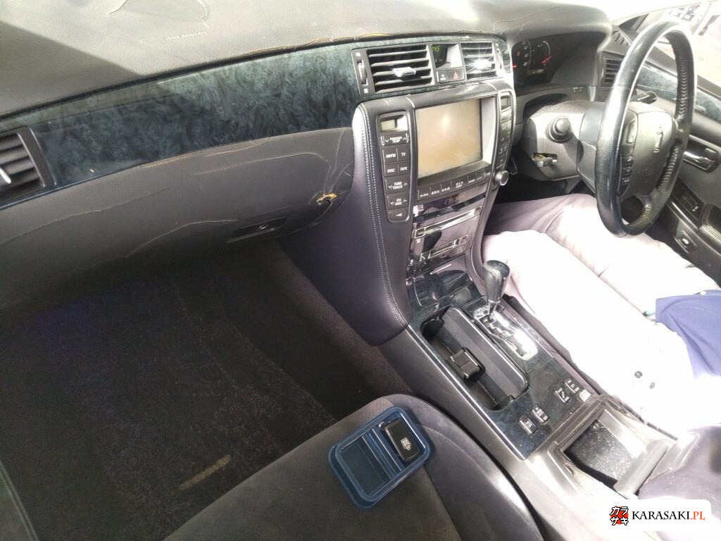 Toyota Crown 2004 z aukcji japońskiej
