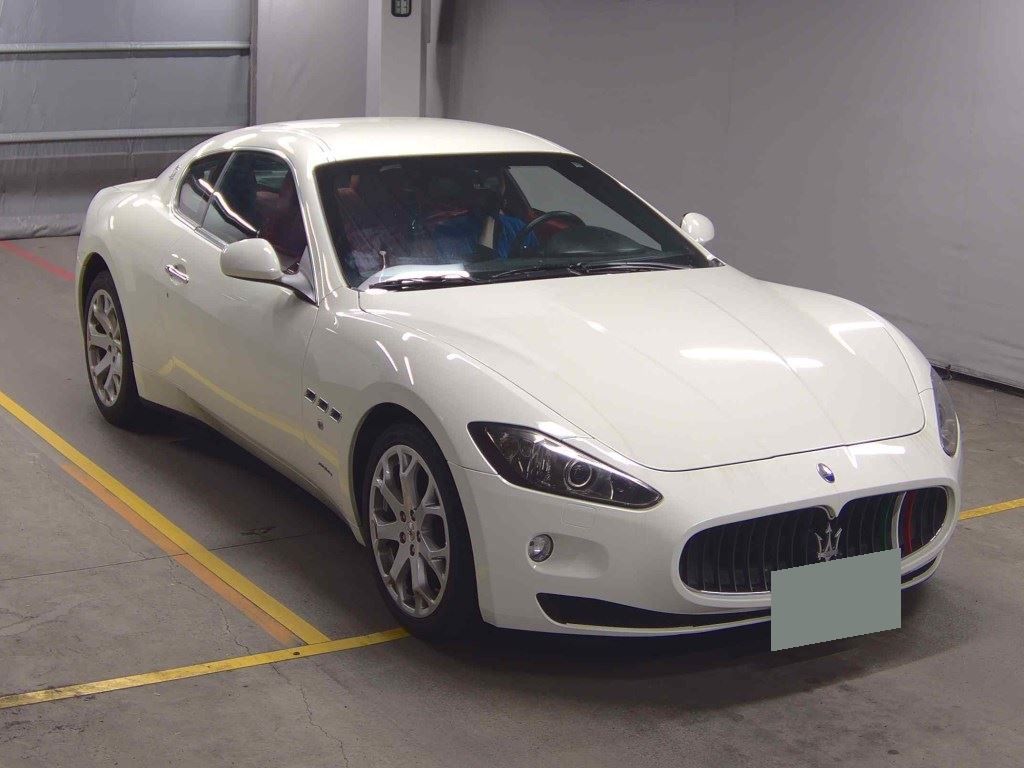 Maserati Granturismo 2010 z aukcji japońskiej