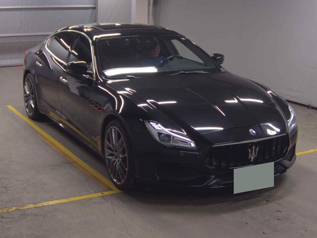 Maserati Quattroporte 2017 z aukcji japońskiej
