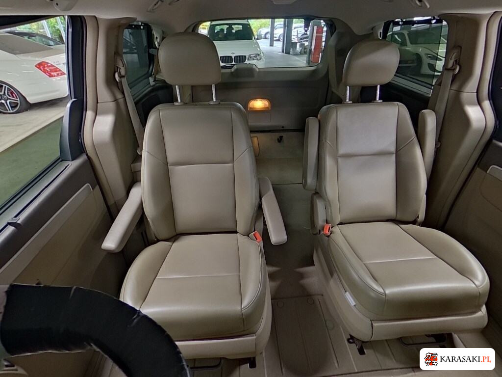 2012 Volkswagen Routan 6