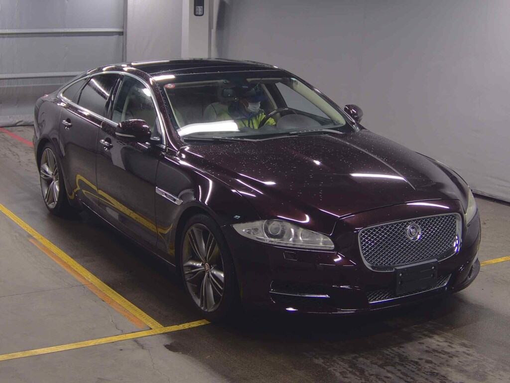 Jaguar XJ 2010 z aukcji japońskiej