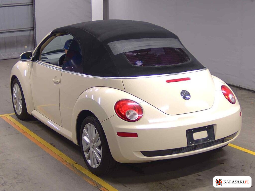 2011 Volkswagen New Beetle Cabriolet 2