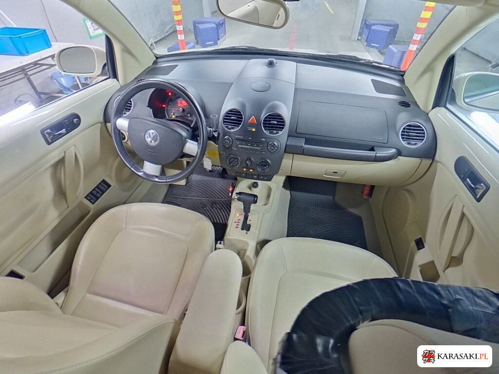 2011 Volkswagen New Beetle Cabriolet 5