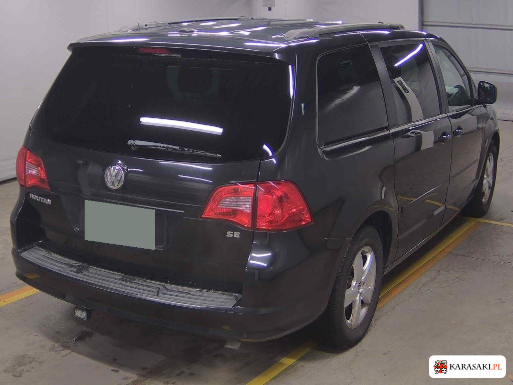 2012 Volkswagen Routan 4