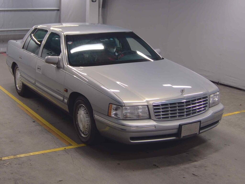Cadillac Concours 1999 z aukcji japońskiej