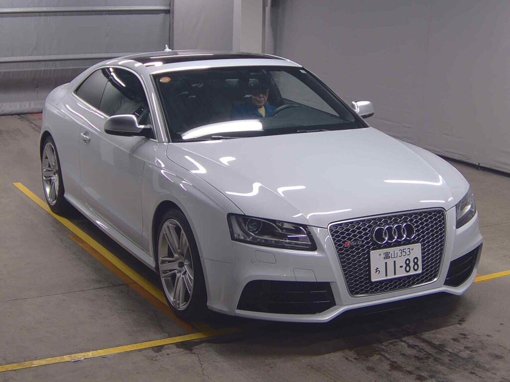 Audi RS5 2011 z aukcji japońskiej