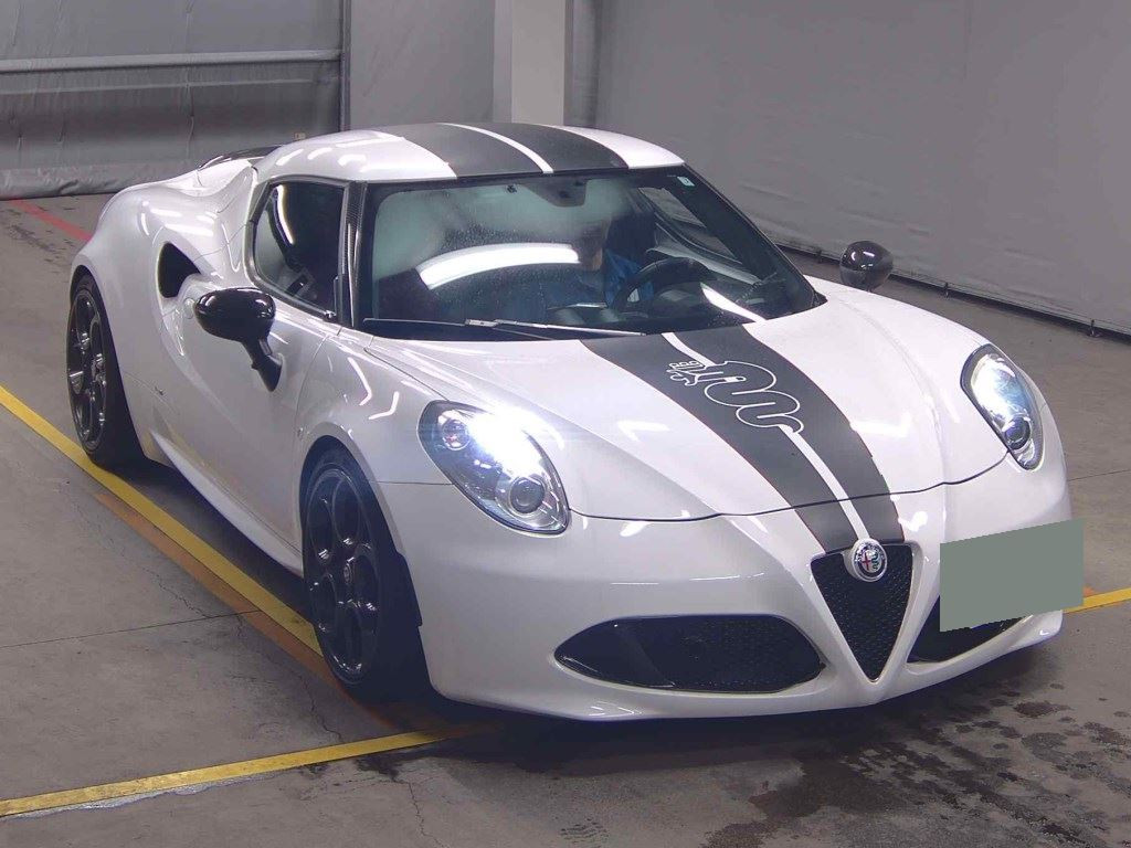 Alfa Romeo 4C 2017 z aukcji japońskiej