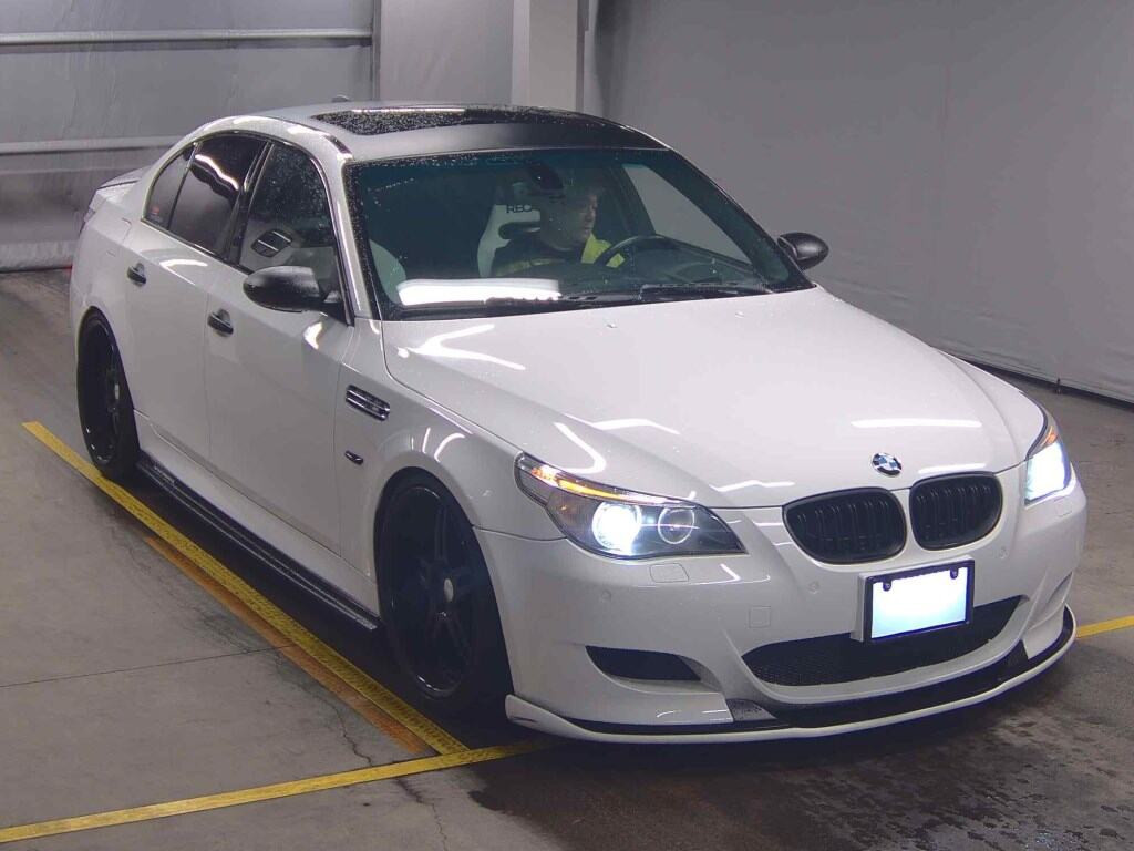 BMW M5 2005 z aukcji japońskiej