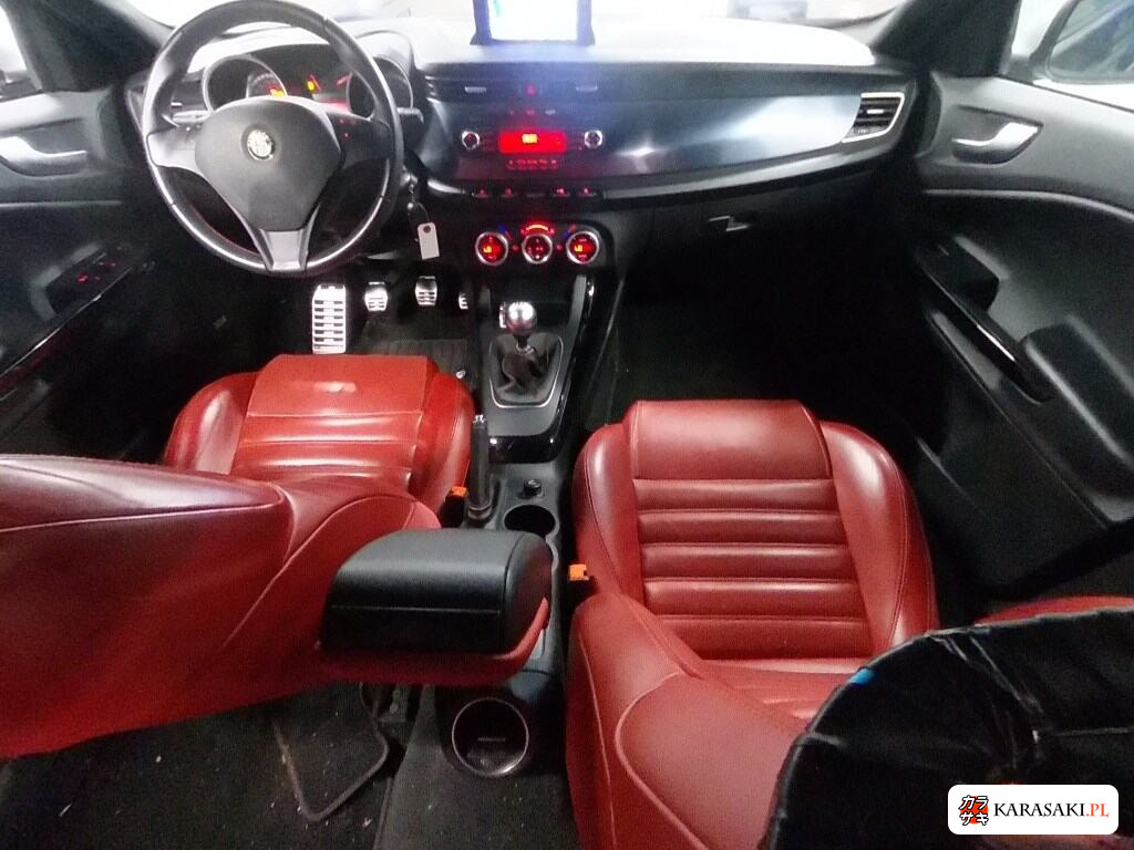 2013 Alfa Romeo Giulietta 5D Quadrifoglio Verde 5