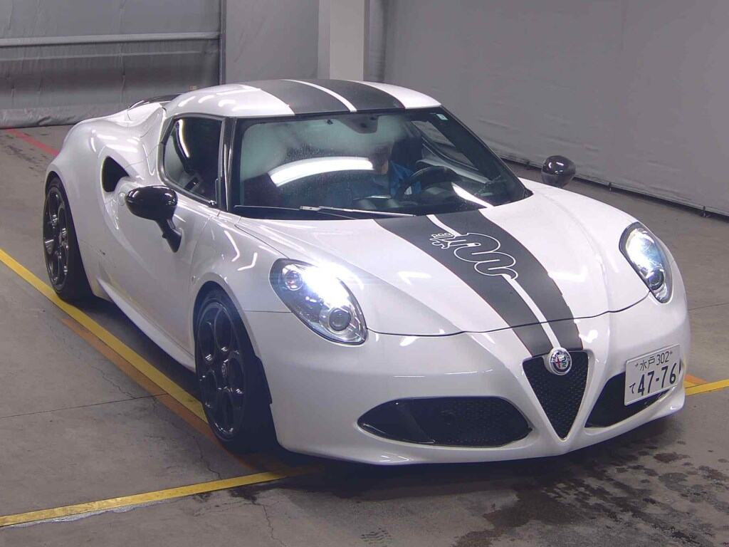 Alfa Romeo 4C 2017 z aukcji japońskiej