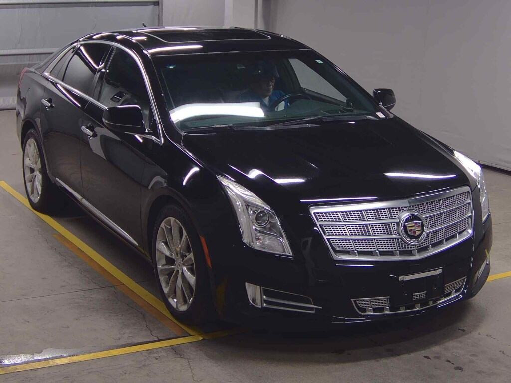 Cadillac XTS 2013 z aukcji japońskiej