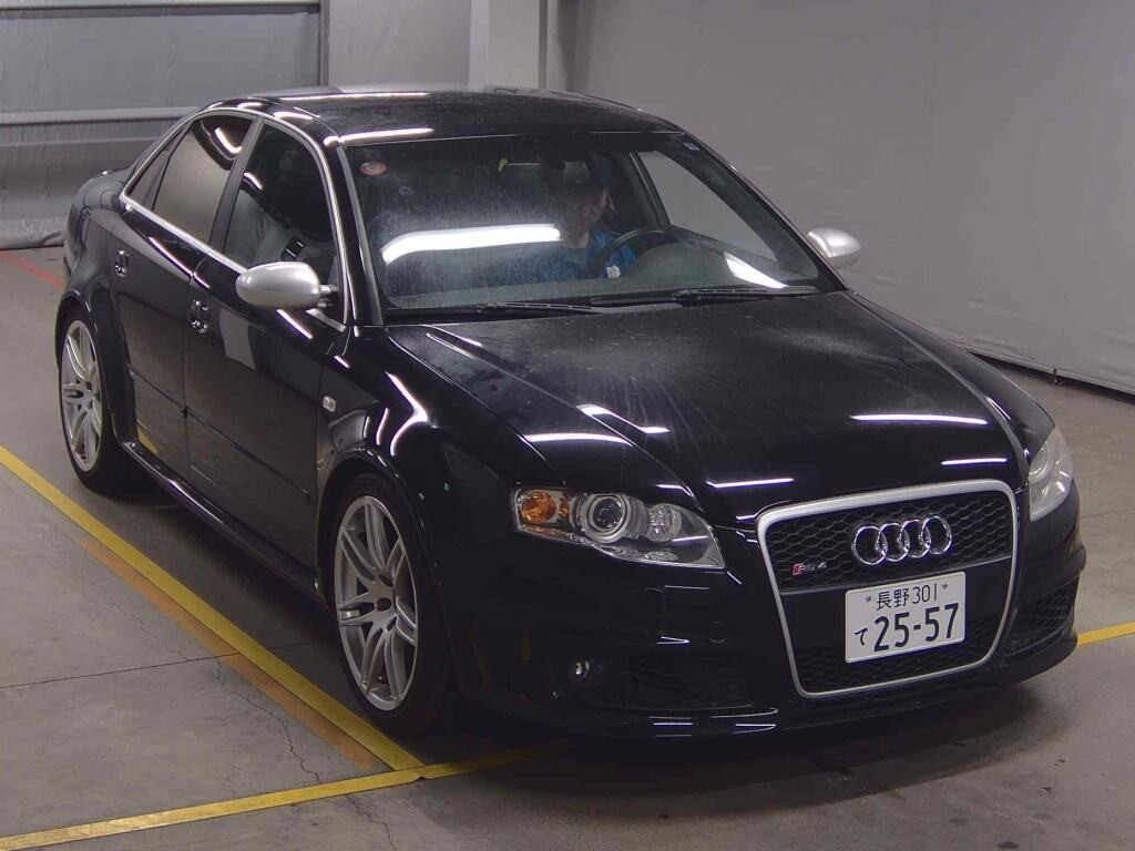 Audi RS4 2006 z aukcji japońskiej