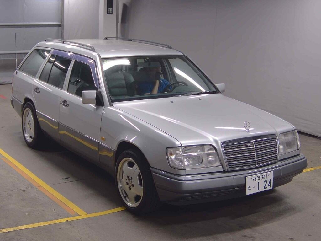 Mercedes-Benz E-Class Stationwagon 1995 z aukcji japońskiej