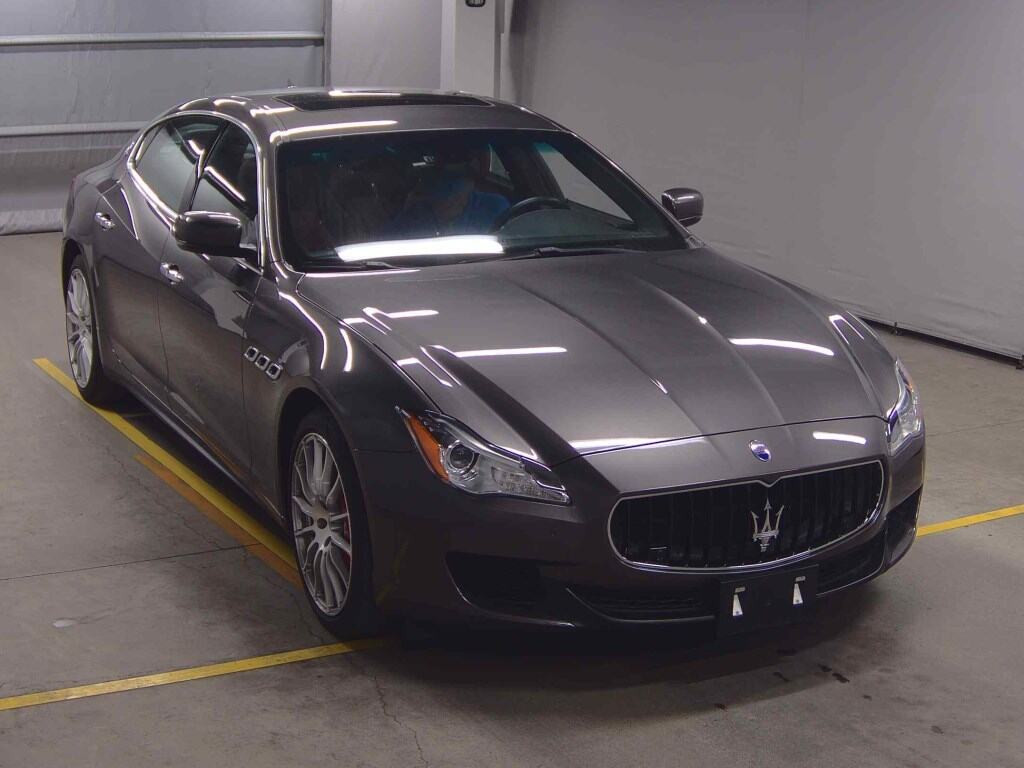 Maserati Quattroporte 2017 z aukcji japońskiej