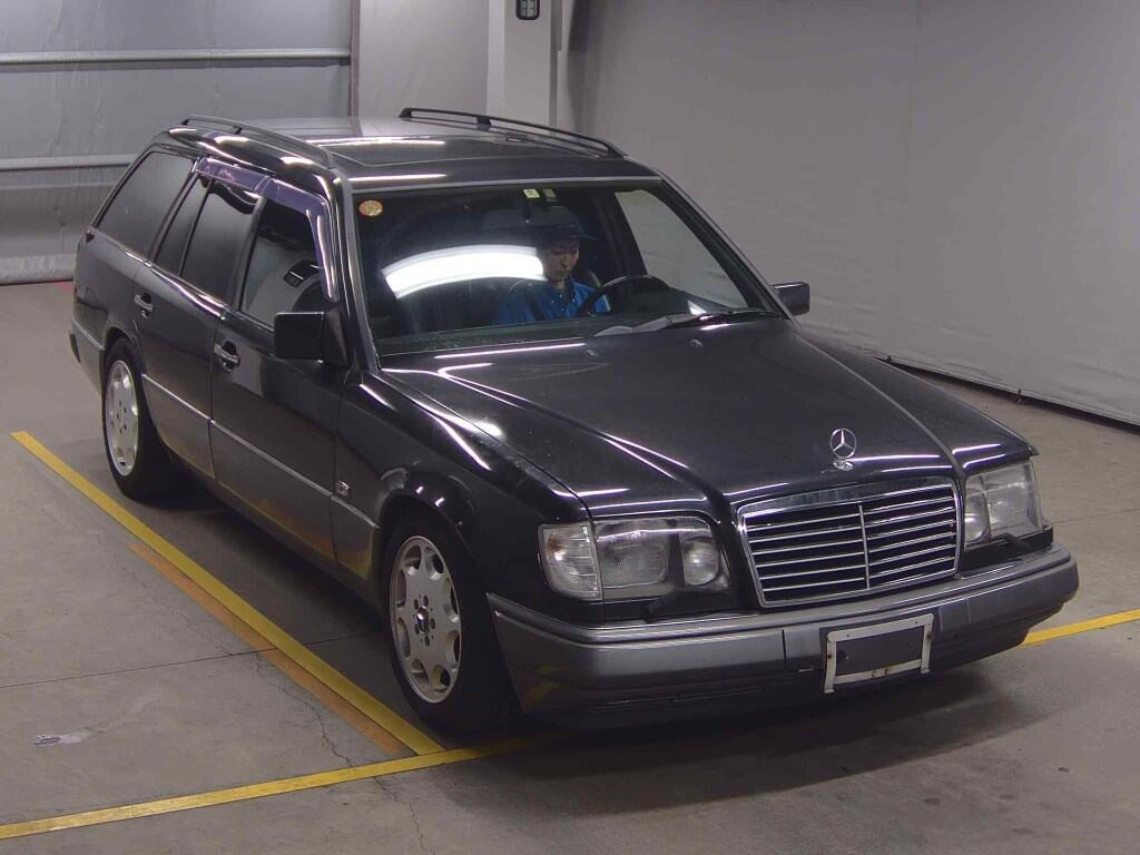 Mercedes-Benz E-Class Stationwagon 1994 z aukcji japońskiej