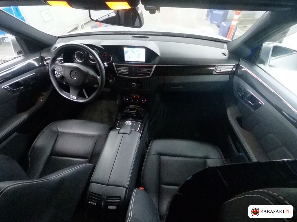 2009 Mercedes-Benz E-Class 4D 5