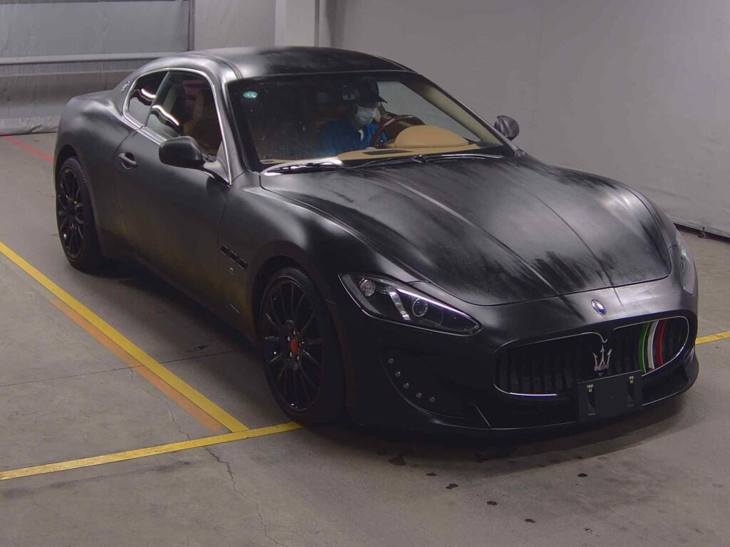 Maserati Granturismo 2011 z aukcji japońskiej
