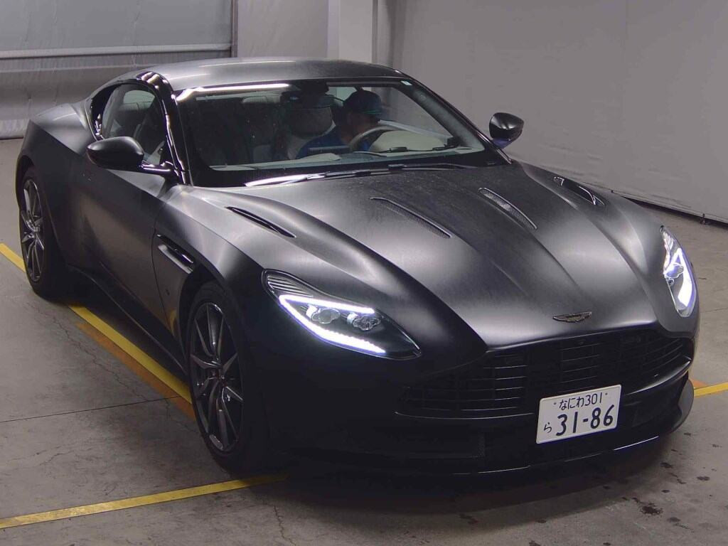 Aston Martin DB11 2018 z aukcji japońskiej
