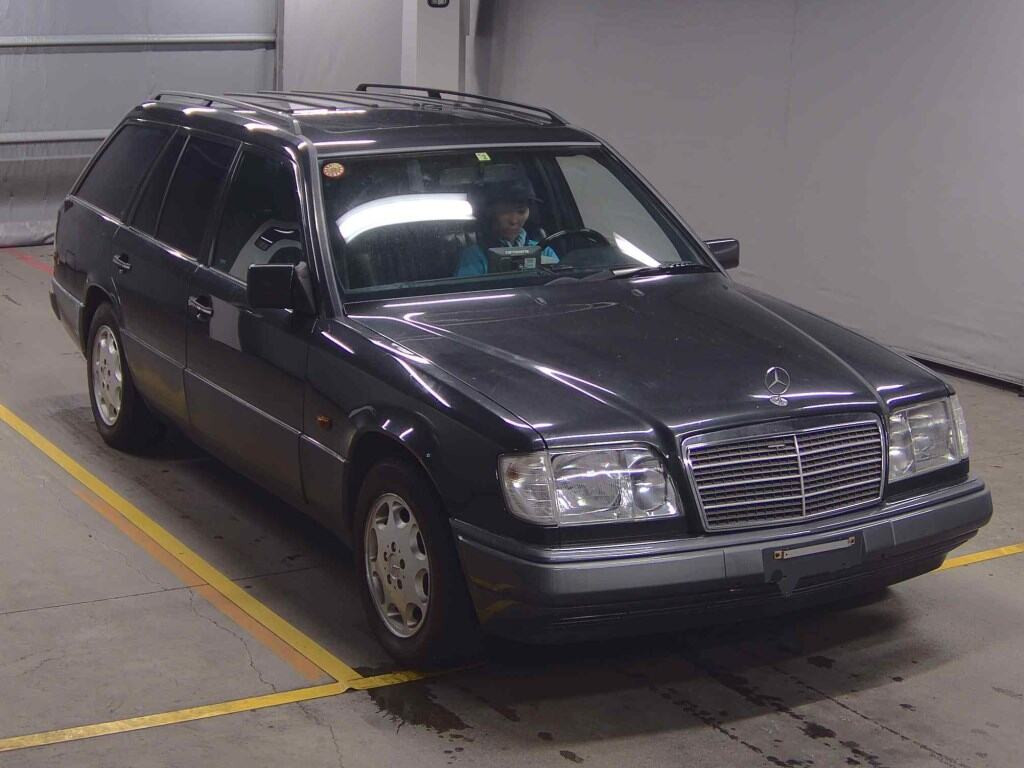 Mercedes-Benz E-Class Stationwagon 1994 z aukcji japońskiej
