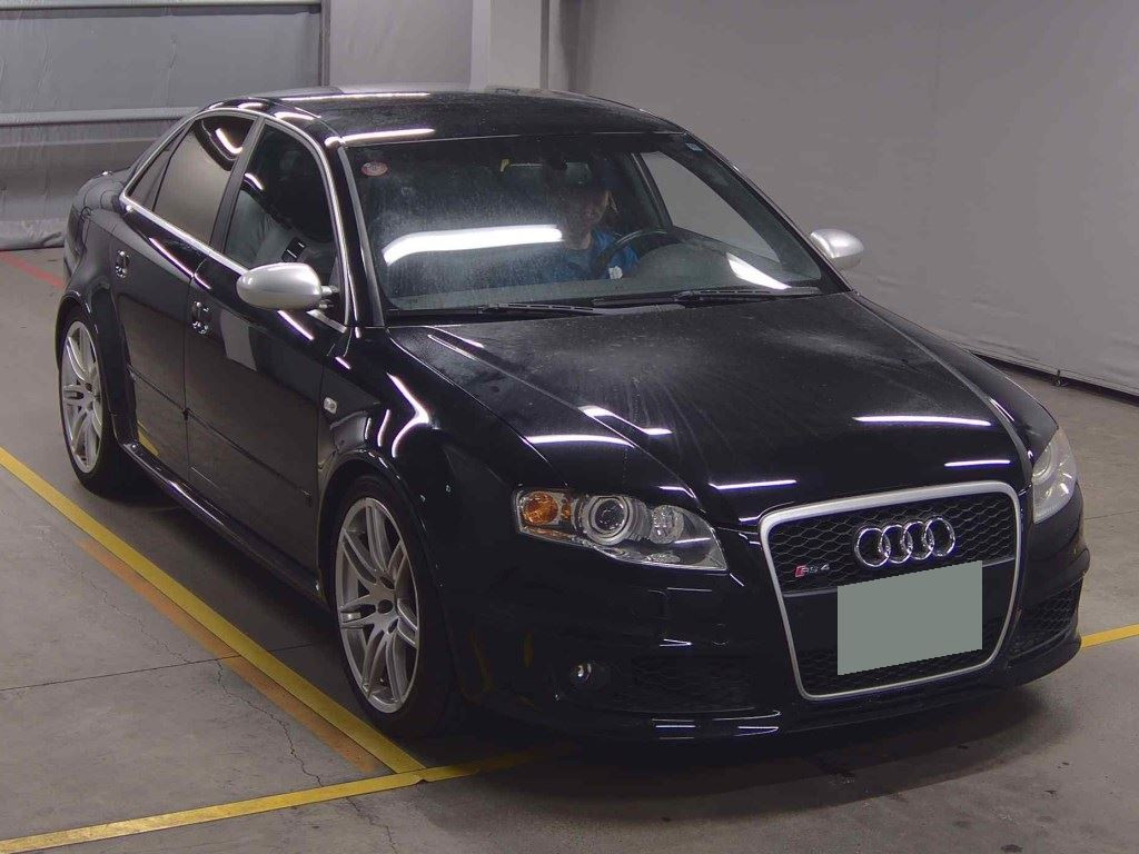 Audi RS4 2006 z aukcji japońskiej