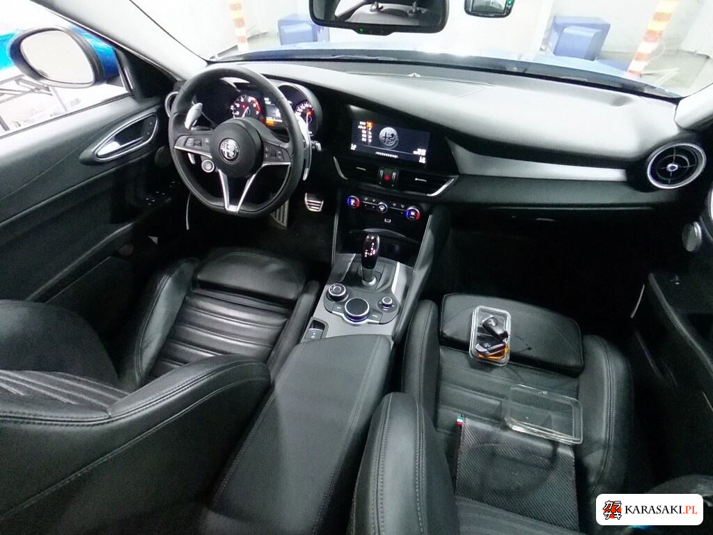 2019 Alfa Romeo Giulia 4D 4WD Veloce 5