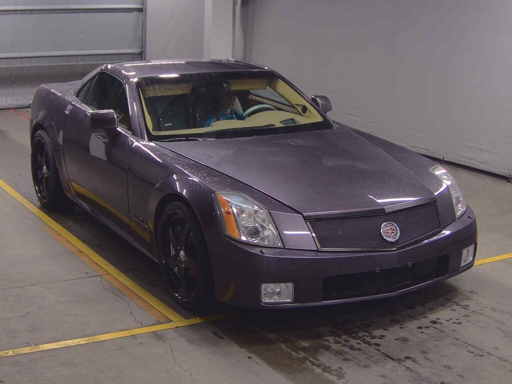 Cadillac XLR 2004 z aukcji japońskiej