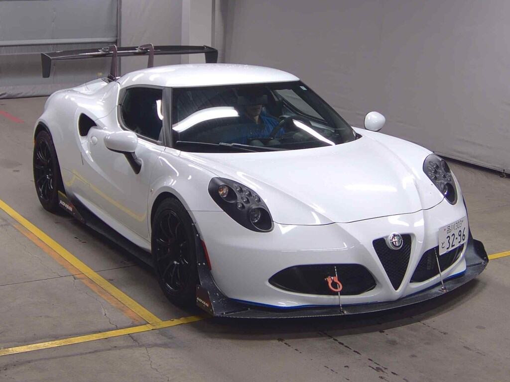 Alfa Romeo 4C 2015 z aukcji japońskiej