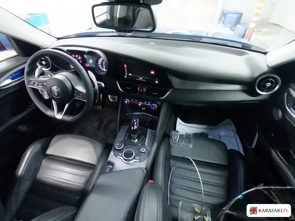 2018 Alfa Romeo Giulia 4D 4WD Veloce 5