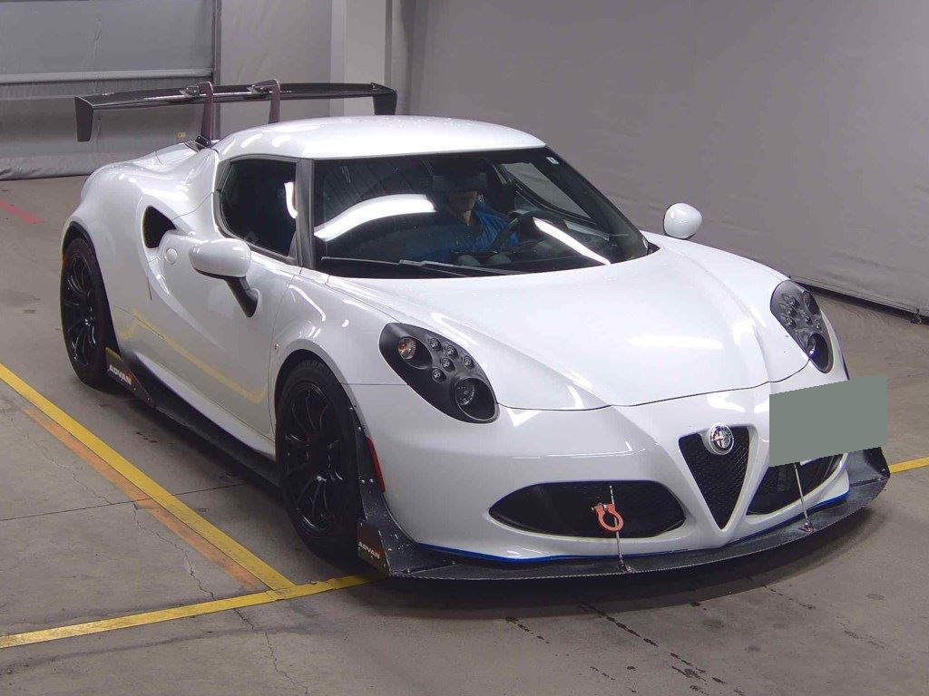 Alfa Romeo 4C 2015 z aukcji japońskiej