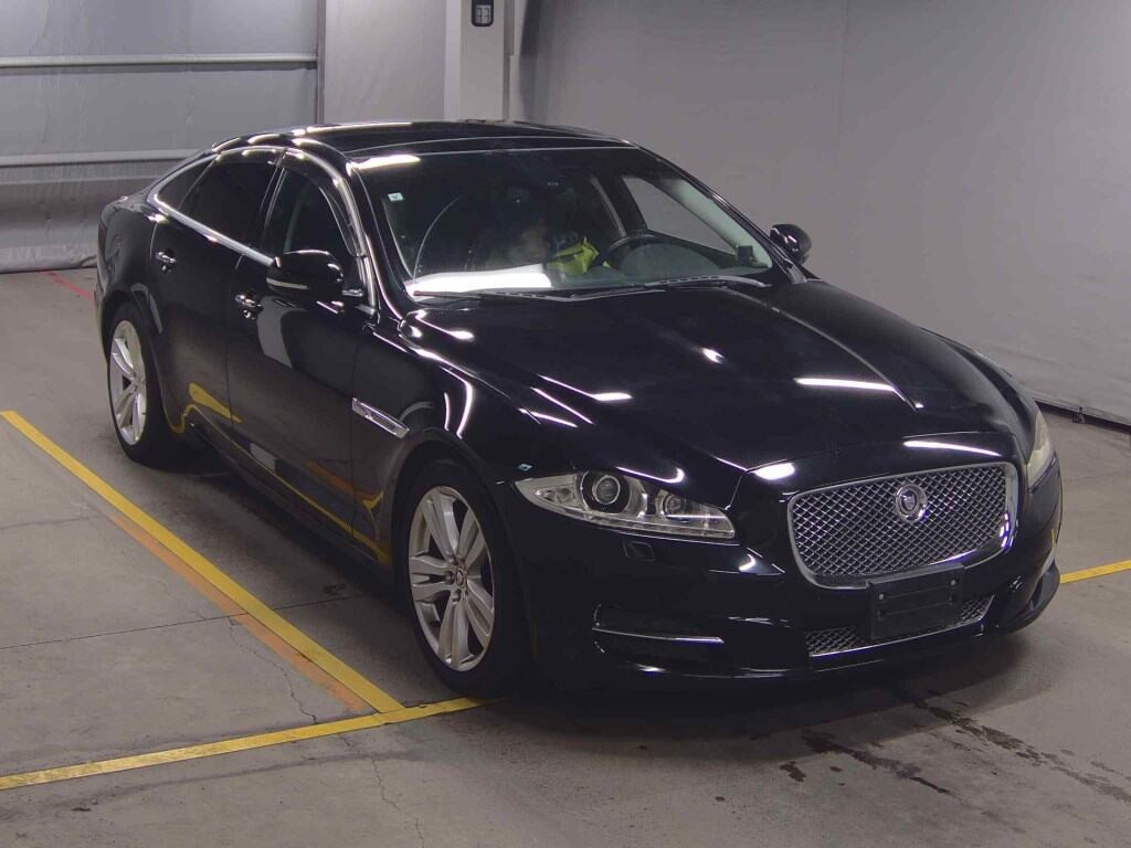 Jaguar XJ 2011 z aukcji japońskiej