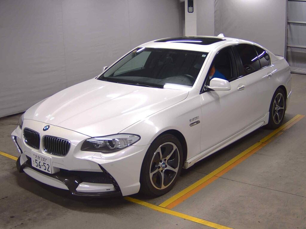 BMW 5 Series 2010 z aukcji japońskiej