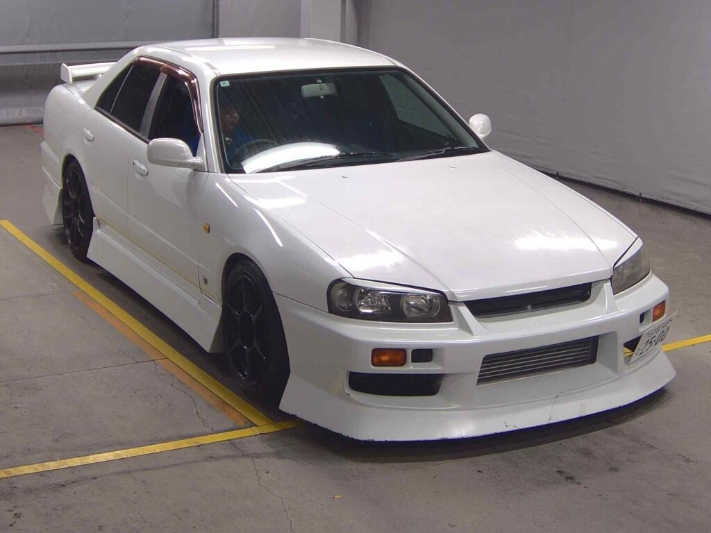 Nissan Skyline 1998 z aukcji japońskiej